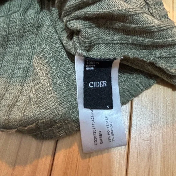 Off the shoulder olive green crop sweater. Size S. Bell sleeve accents. - Picture 6 of 6